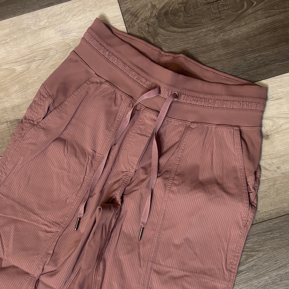 Lululemon Athletica Red Dust Dance Studio Crops Size 4 - Picture 7 of 11